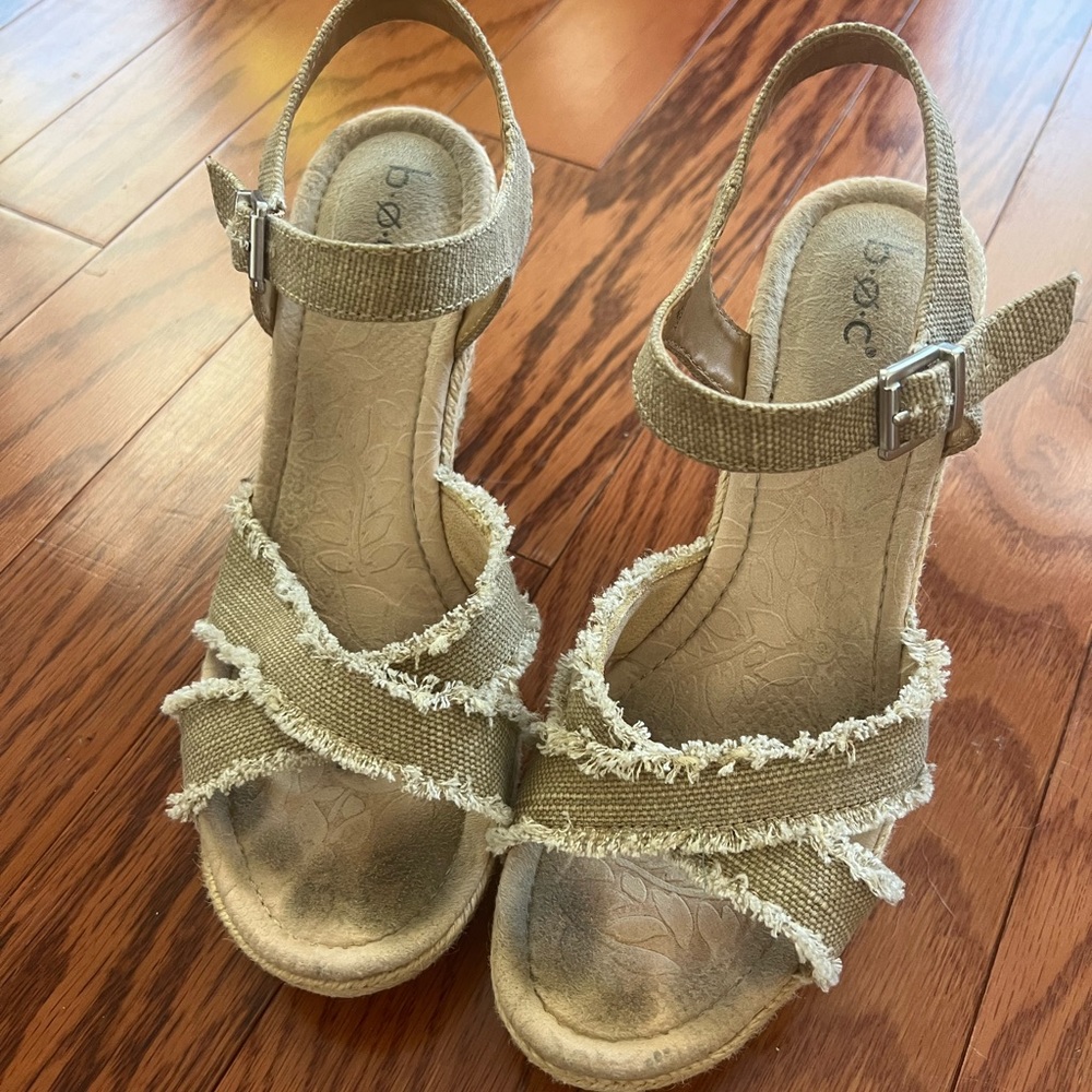 BOC wedge Sandal